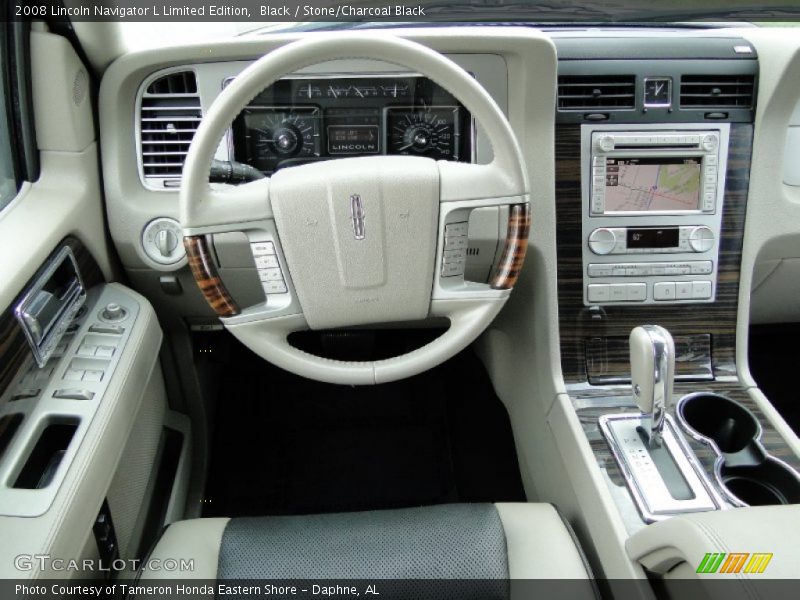 Dashboard of 2008 Navigator L Limited Edition