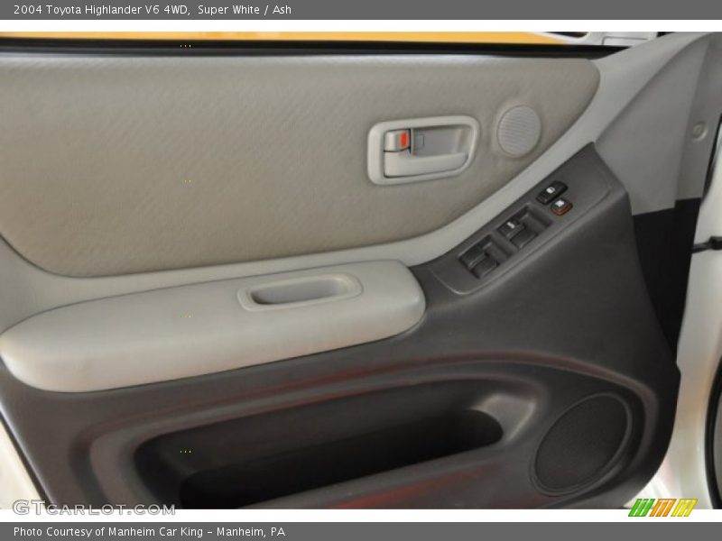 Super White / Ash 2004 Toyota Highlander V6 4WD