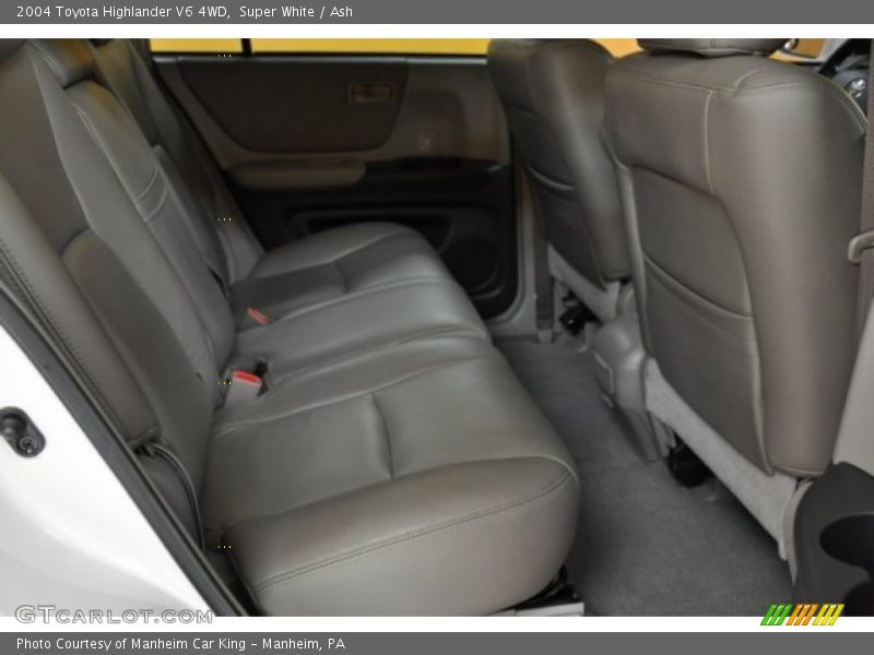 Super White / Ash 2004 Toyota Highlander V6 4WD