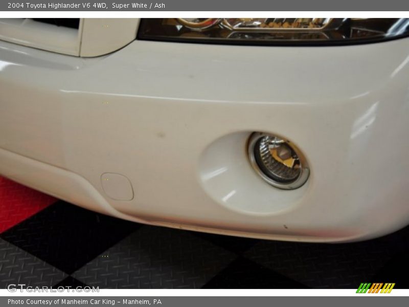 Super White / Ash 2004 Toyota Highlander V6 4WD