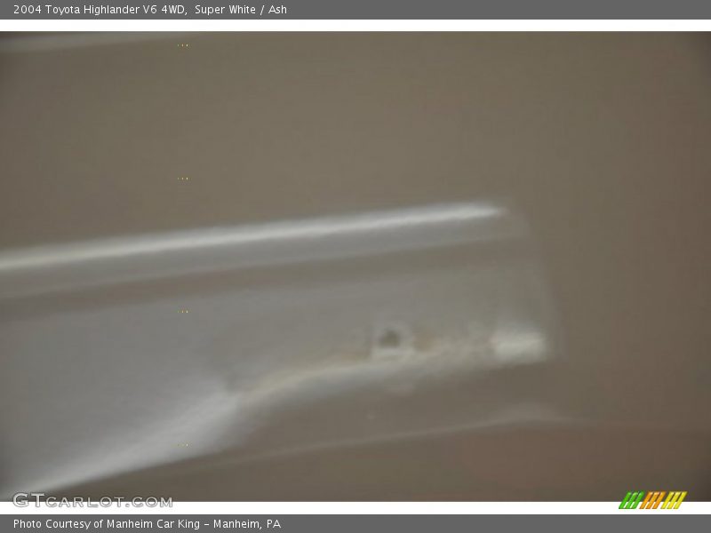 Super White / Ash 2004 Toyota Highlander V6 4WD