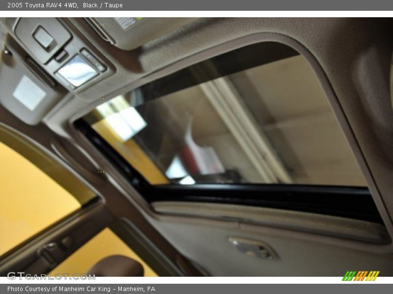 Black / Taupe 2005 Toyota RAV4 4WD
