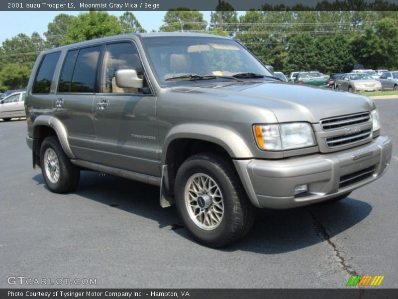 Front 3/4 View of 2001 Trooper LS