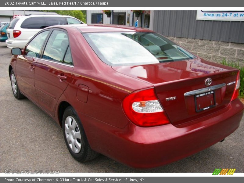 Salsa Red Pearl / Charcoal/Taupe 2002 Toyota Camry LE