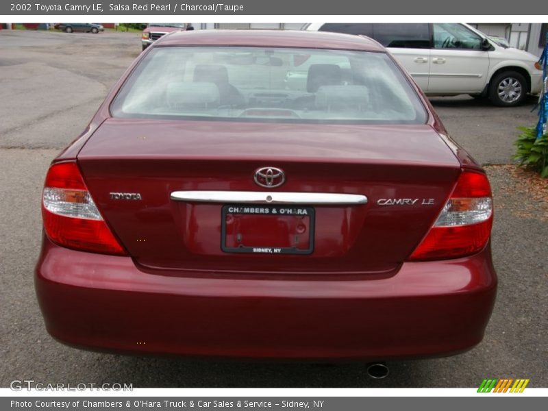 Salsa Red Pearl / Charcoal/Taupe 2002 Toyota Camry LE