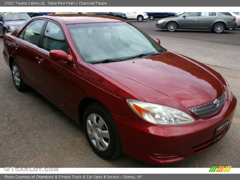 Salsa Red Pearl / Charcoal/Taupe 2002 Toyota Camry LE