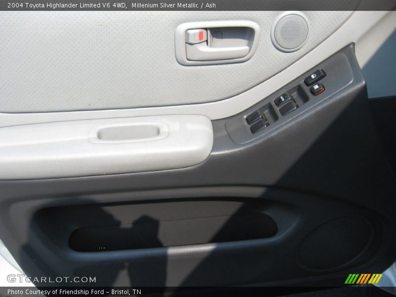 Millenium Silver Metallic / Ash 2004 Toyota Highlander Limited V6 4WD