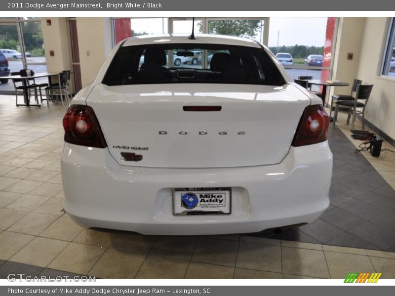 Bright White / Black 2011 Dodge Avenger Mainstreet