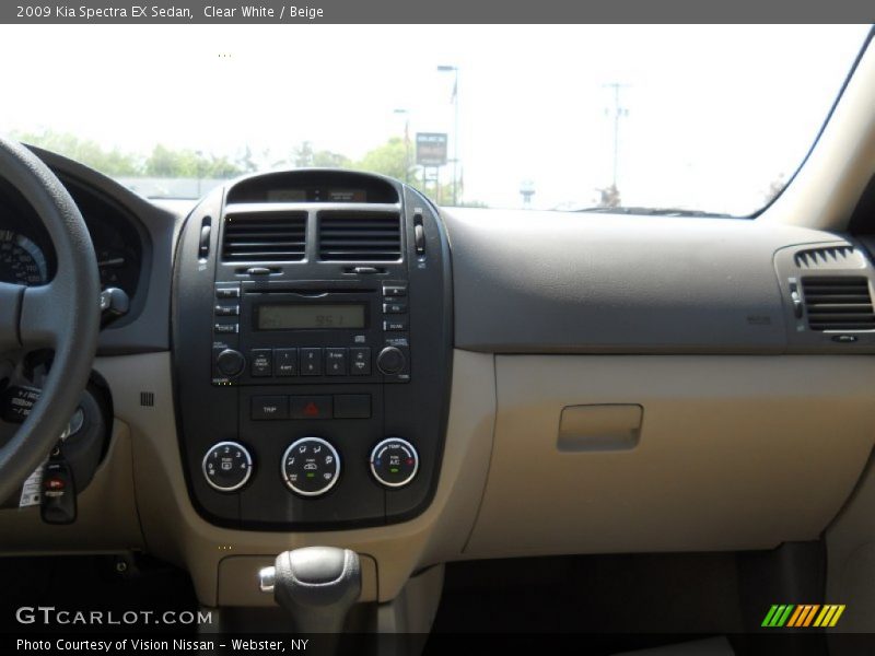 Clear White / Beige 2009 Kia Spectra EX Sedan