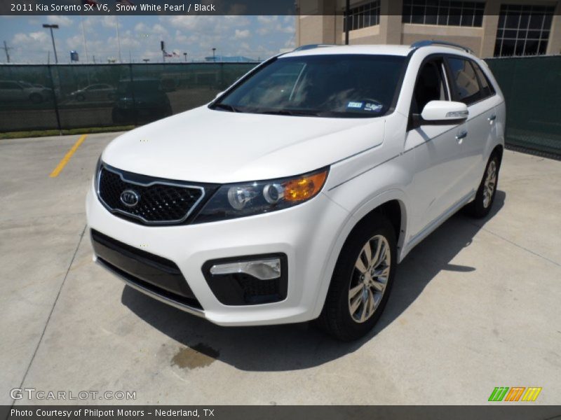 Front 3/4 View of 2011 Sorento SX V6