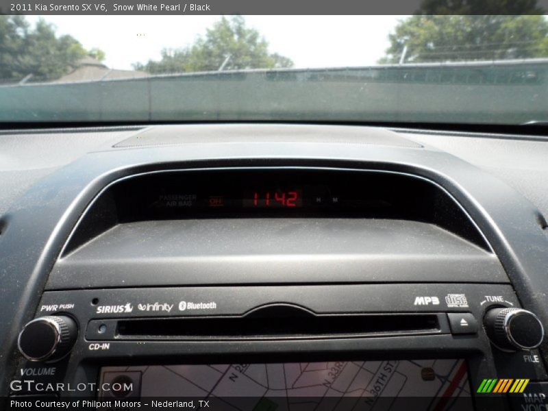 Snow White Pearl / Black 2011 Kia Sorento SX V6