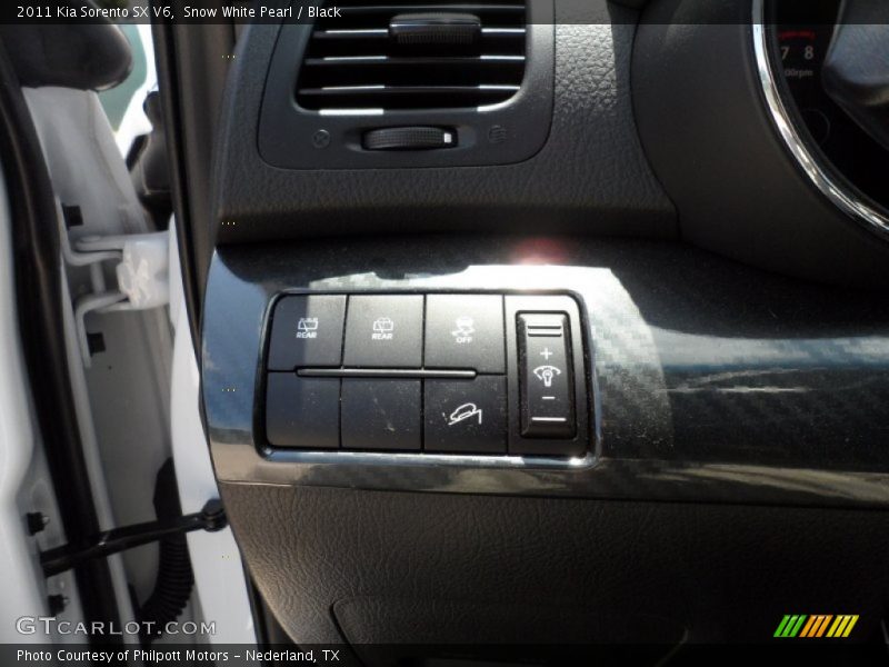Snow White Pearl / Black 2011 Kia Sorento SX V6