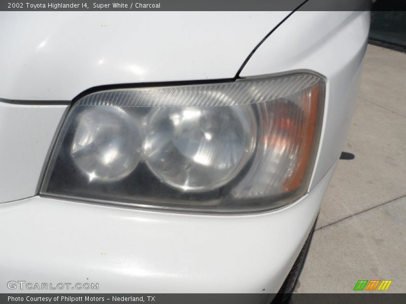 Super White / Charcoal 2002 Toyota Highlander I4