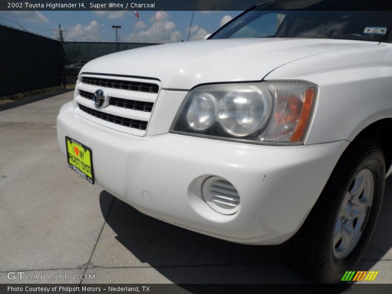 Super White / Charcoal 2002 Toyota Highlander I4