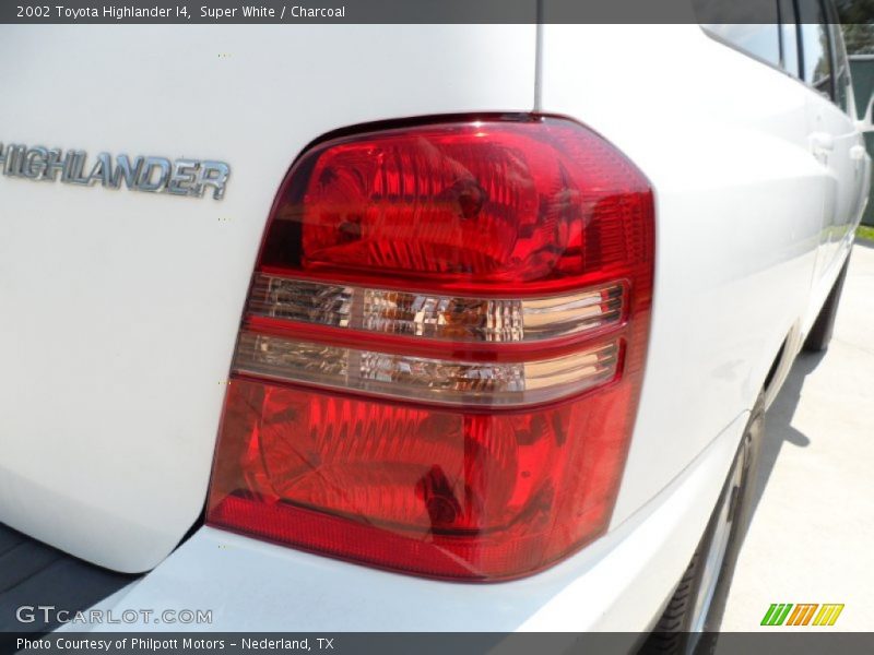 Super White / Charcoal 2002 Toyota Highlander I4