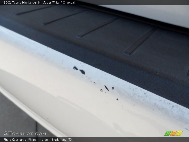 Super White / Charcoal 2002 Toyota Highlander I4