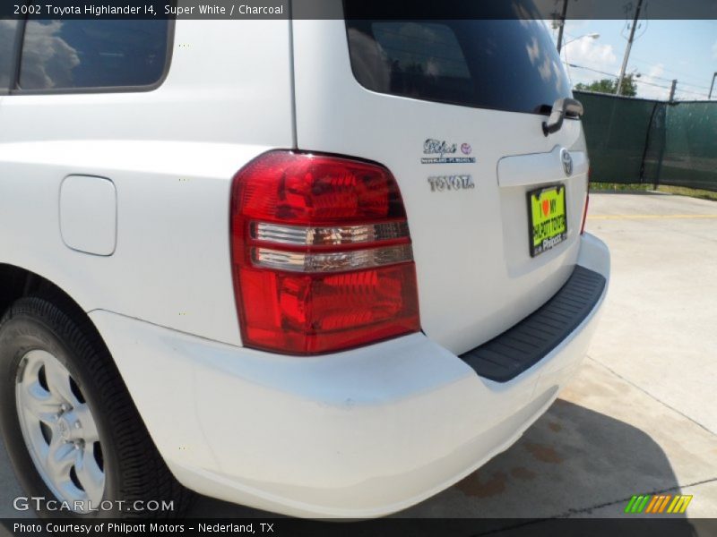 Super White / Charcoal 2002 Toyota Highlander I4