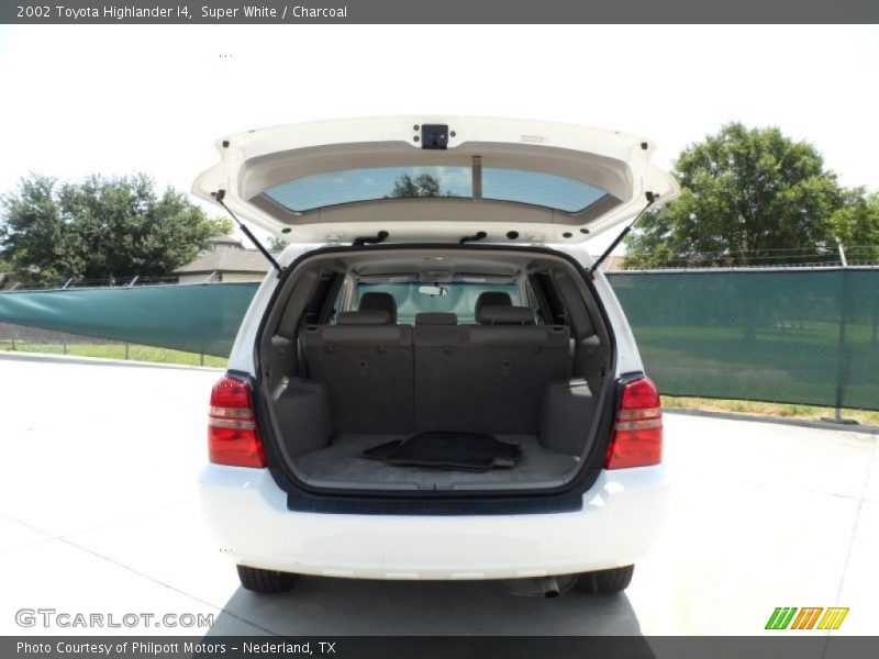 Super White / Charcoal 2002 Toyota Highlander I4