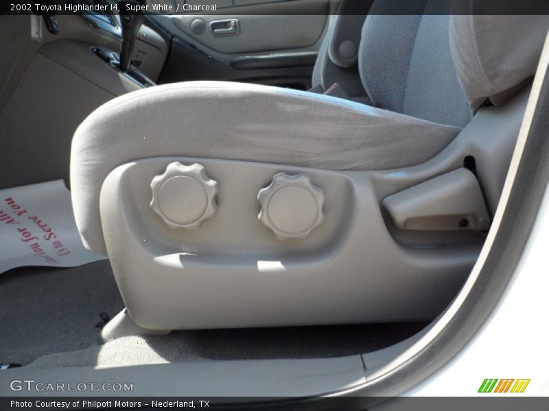 Super White / Charcoal 2002 Toyota Highlander I4