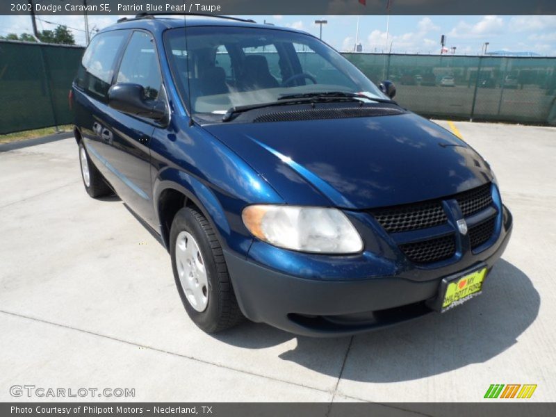 Patriot Blue Pearl / Taupe 2002 Dodge Caravan SE