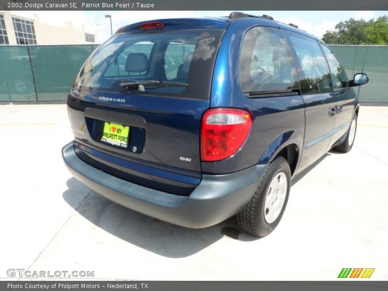 Patriot Blue Pearl / Taupe 2002 Dodge Caravan SE
