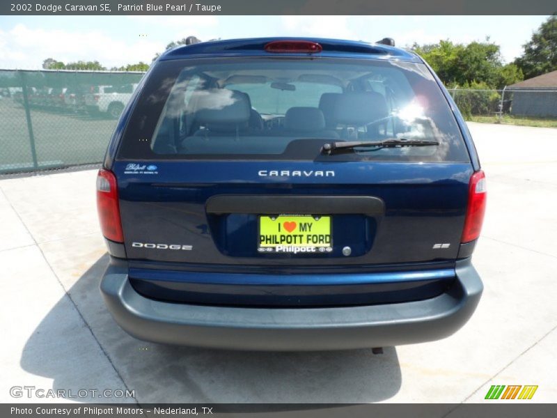 Patriot Blue Pearl / Taupe 2002 Dodge Caravan SE