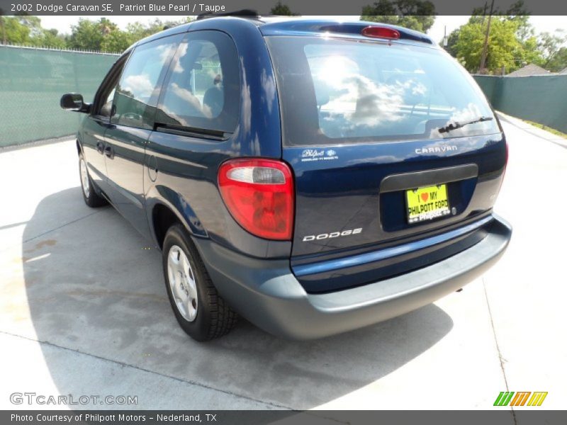 Patriot Blue Pearl / Taupe 2002 Dodge Caravan SE