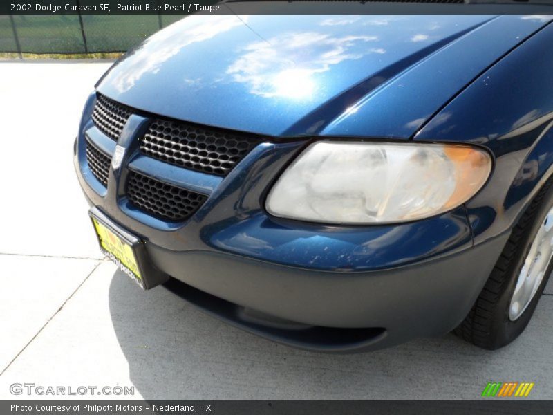 Patriot Blue Pearl / Taupe 2002 Dodge Caravan SE