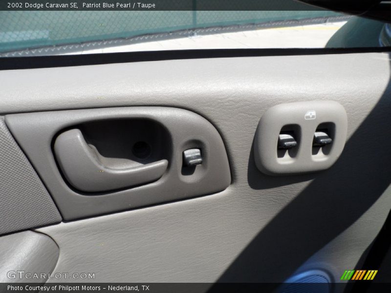 Patriot Blue Pearl / Taupe 2002 Dodge Caravan SE