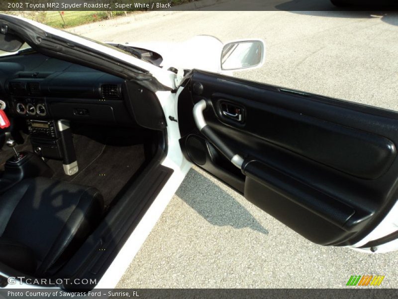 Super White / Black 2002 Toyota MR2 Spyder Roadster