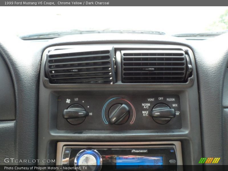 Controls of 1999 Mustang V6 Coupe