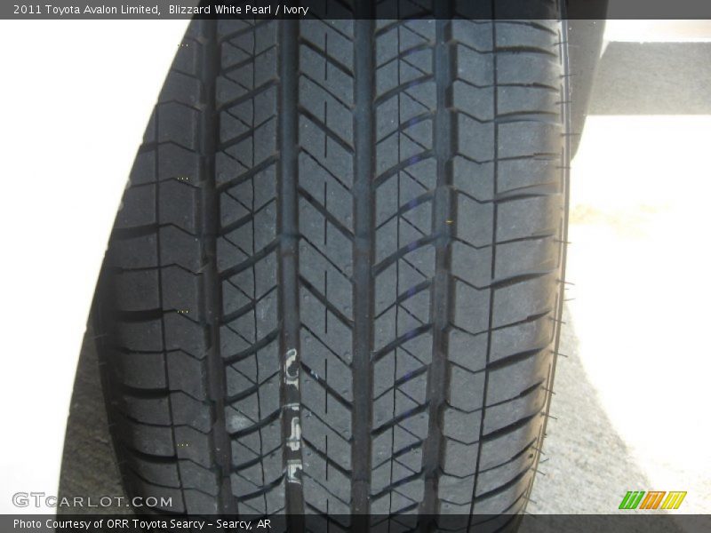 Blizzard White Pearl / Ivory 2011 Toyota Avalon Limited