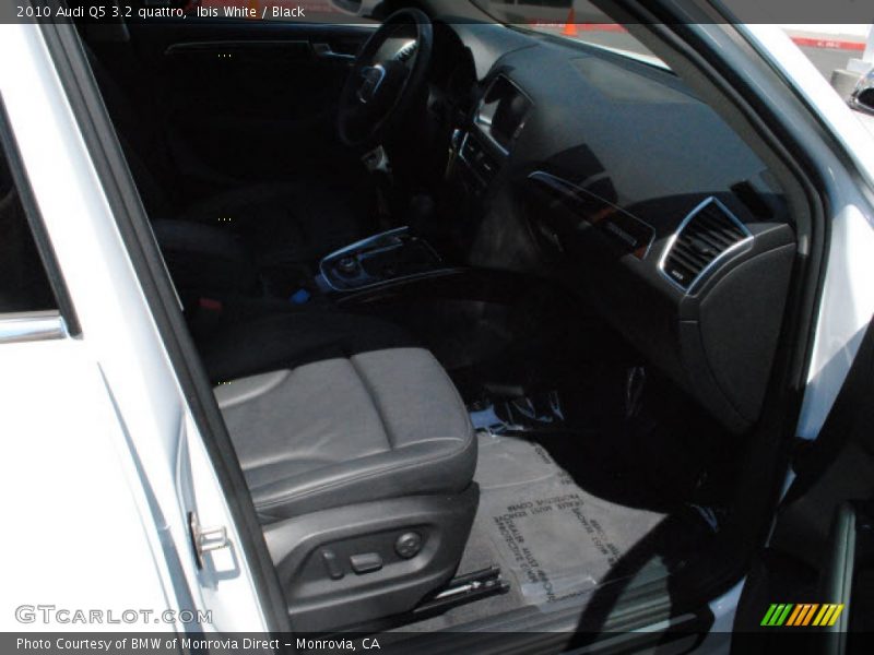 Ibis White / Black 2010 Audi Q5 3.2 quattro