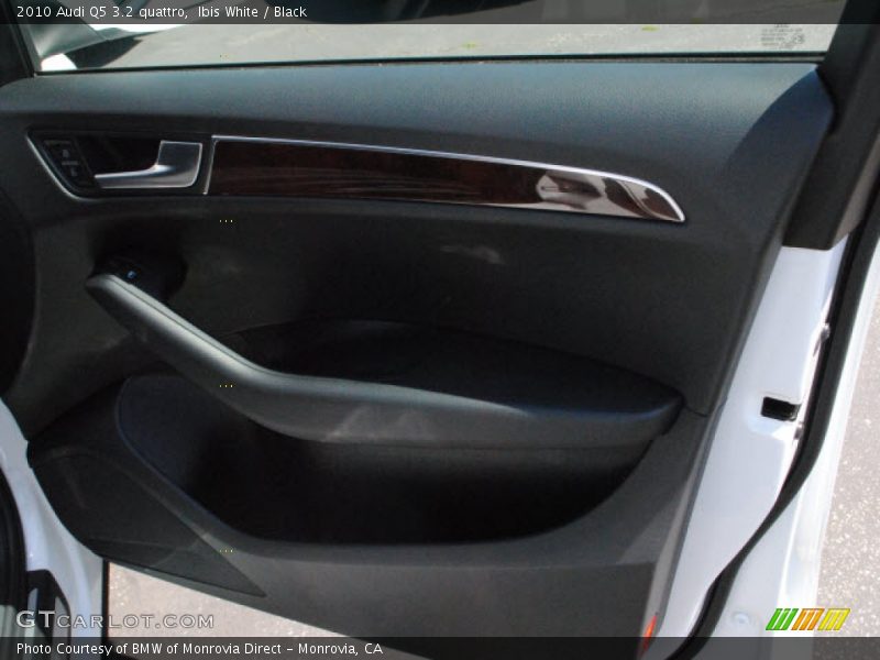 Ibis White / Black 2010 Audi Q5 3.2 quattro
