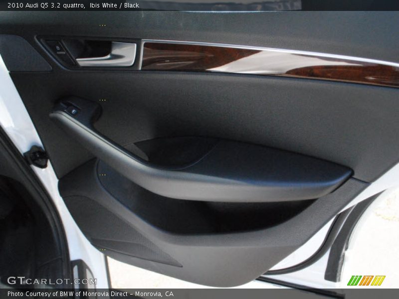 Ibis White / Black 2010 Audi Q5 3.2 quattro