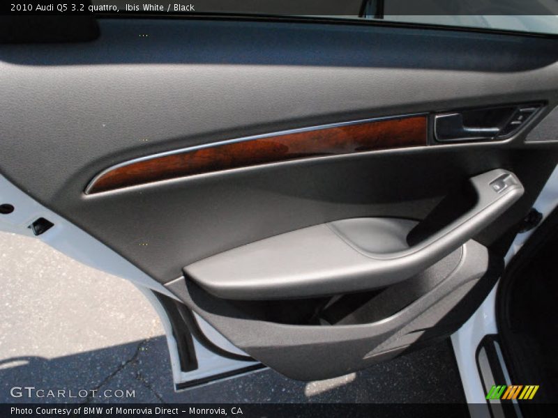 Ibis White / Black 2010 Audi Q5 3.2 quattro