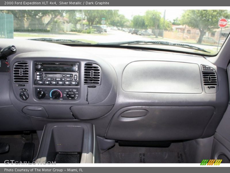 Silver Metallic / Dark Graphite 2000 Ford Expedition XLT 4x4