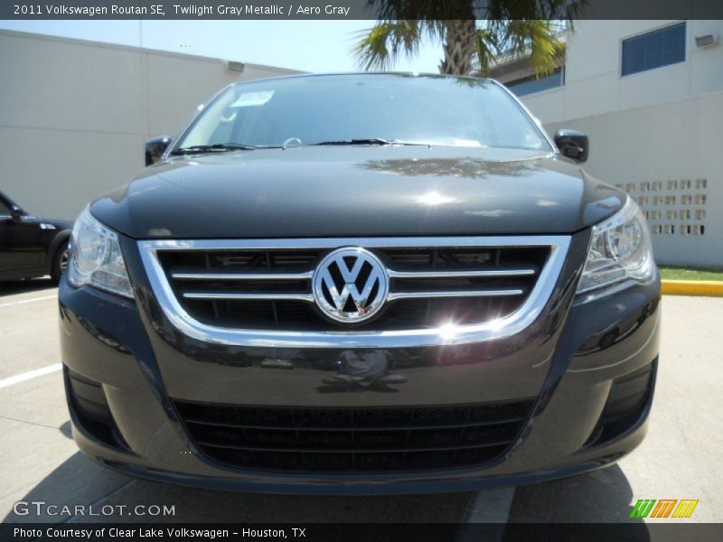 Twilight Gray Metallic / Aero Gray 2011 Volkswagen Routan SE