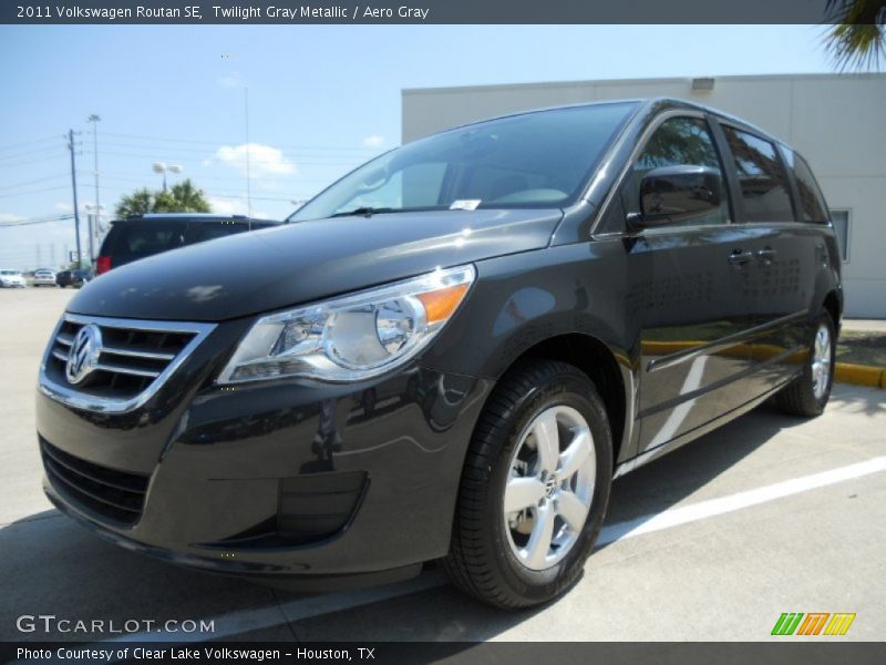 Twilight Gray Metallic / Aero Gray 2011 Volkswagen Routan SE