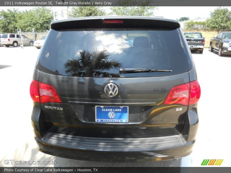Twilight Gray Metallic / Aero Gray 2011 Volkswagen Routan SE