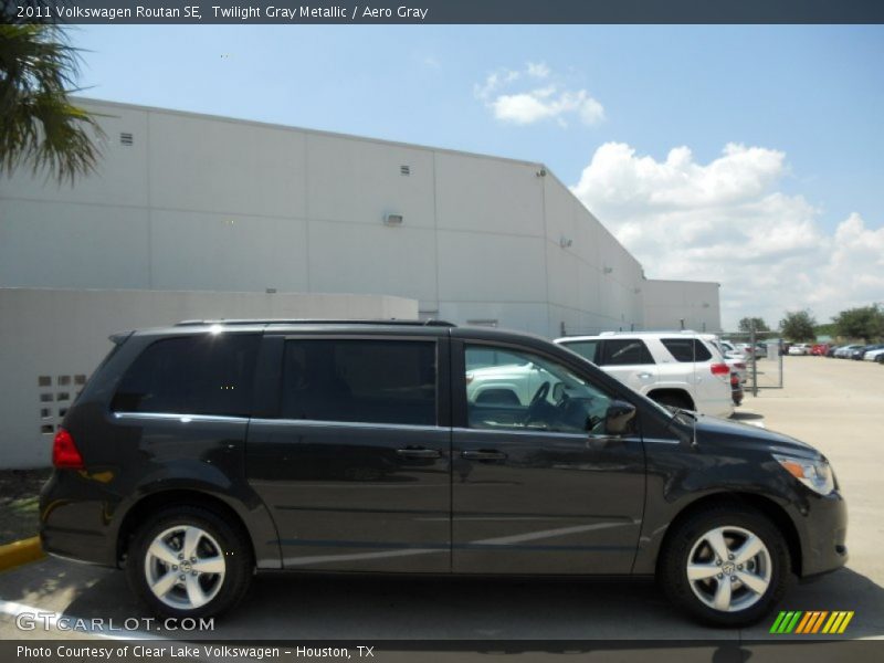 Twilight Gray Metallic / Aero Gray 2011 Volkswagen Routan SE