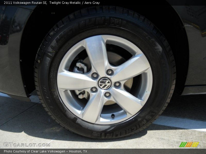Twilight Gray Metallic / Aero Gray 2011 Volkswagen Routan SE