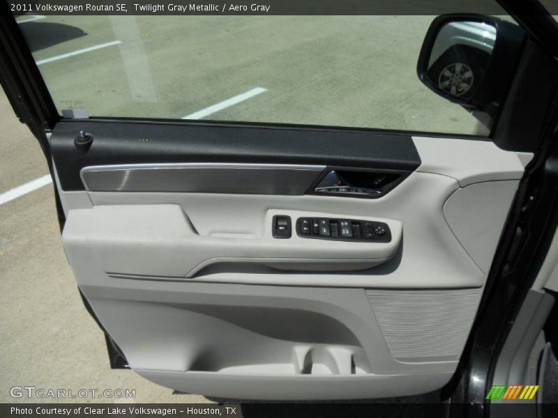 Twilight Gray Metallic / Aero Gray 2011 Volkswagen Routan SE