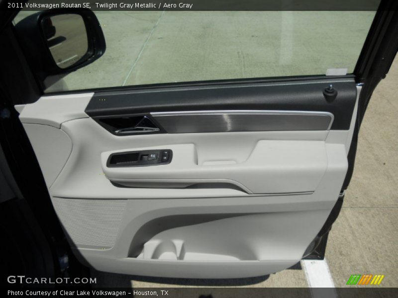 Twilight Gray Metallic / Aero Gray 2011 Volkswagen Routan SE