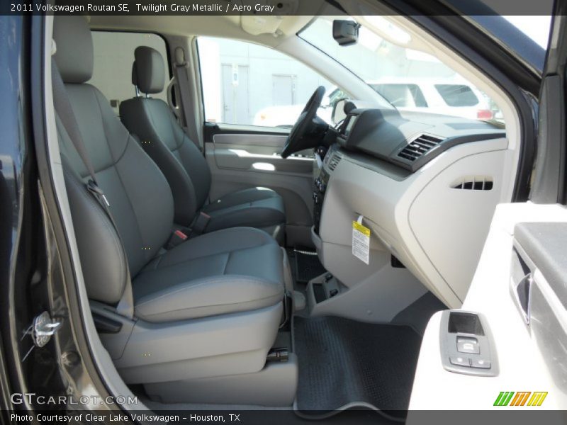 Twilight Gray Metallic / Aero Gray 2011 Volkswagen Routan SE