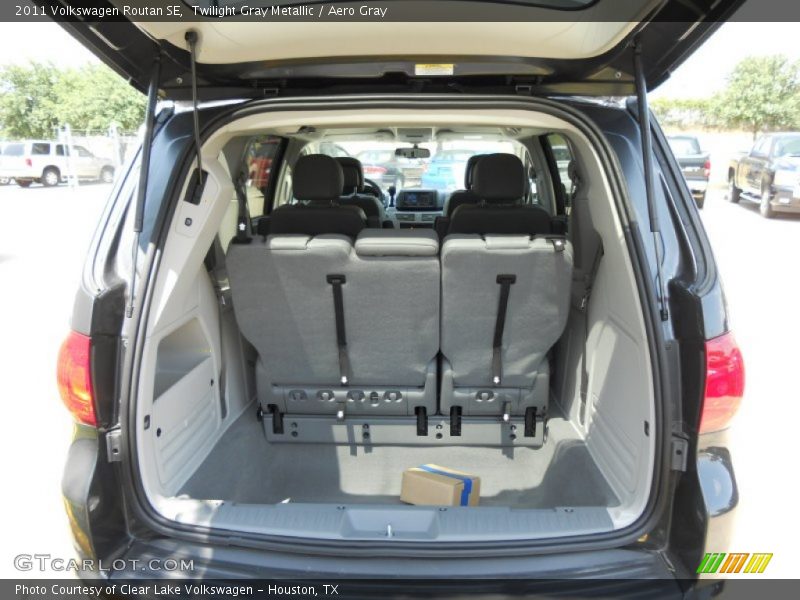 Twilight Gray Metallic / Aero Gray 2011 Volkswagen Routan SE