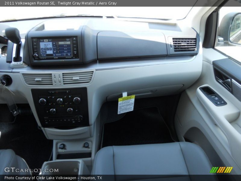 Twilight Gray Metallic / Aero Gray 2011 Volkswagen Routan SE