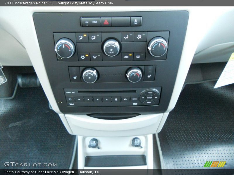 Twilight Gray Metallic / Aero Gray 2011 Volkswagen Routan SE