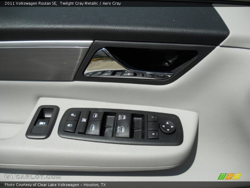 Twilight Gray Metallic / Aero Gray 2011 Volkswagen Routan SE