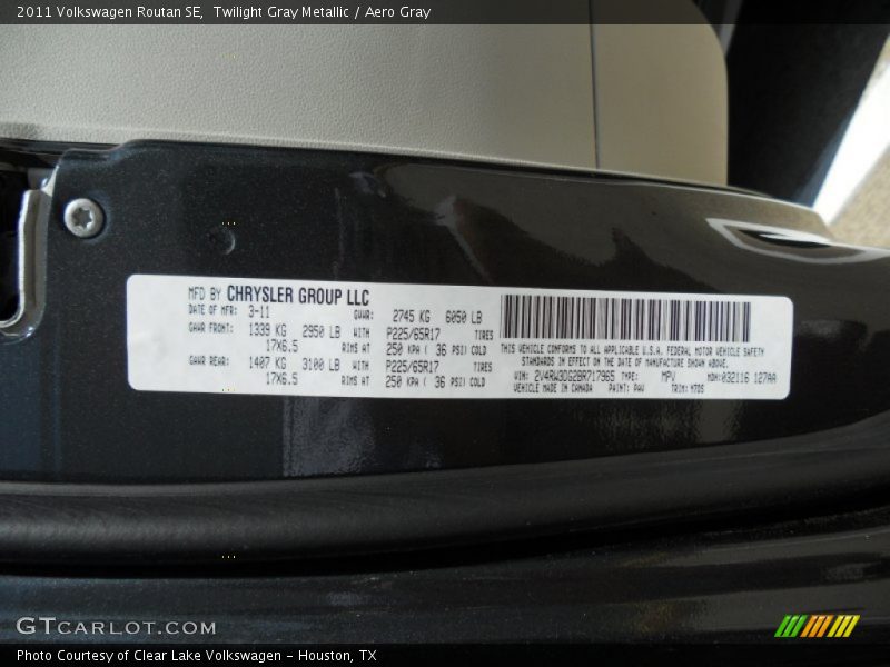 Twilight Gray Metallic / Aero Gray 2011 Volkswagen Routan SE